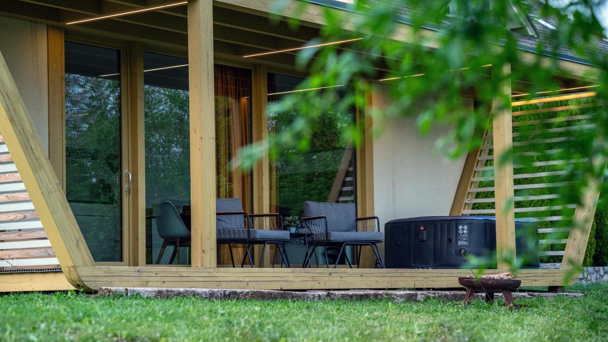 Holiday House Hona Lux Velike Lasce المظهر الخارجي الصورة